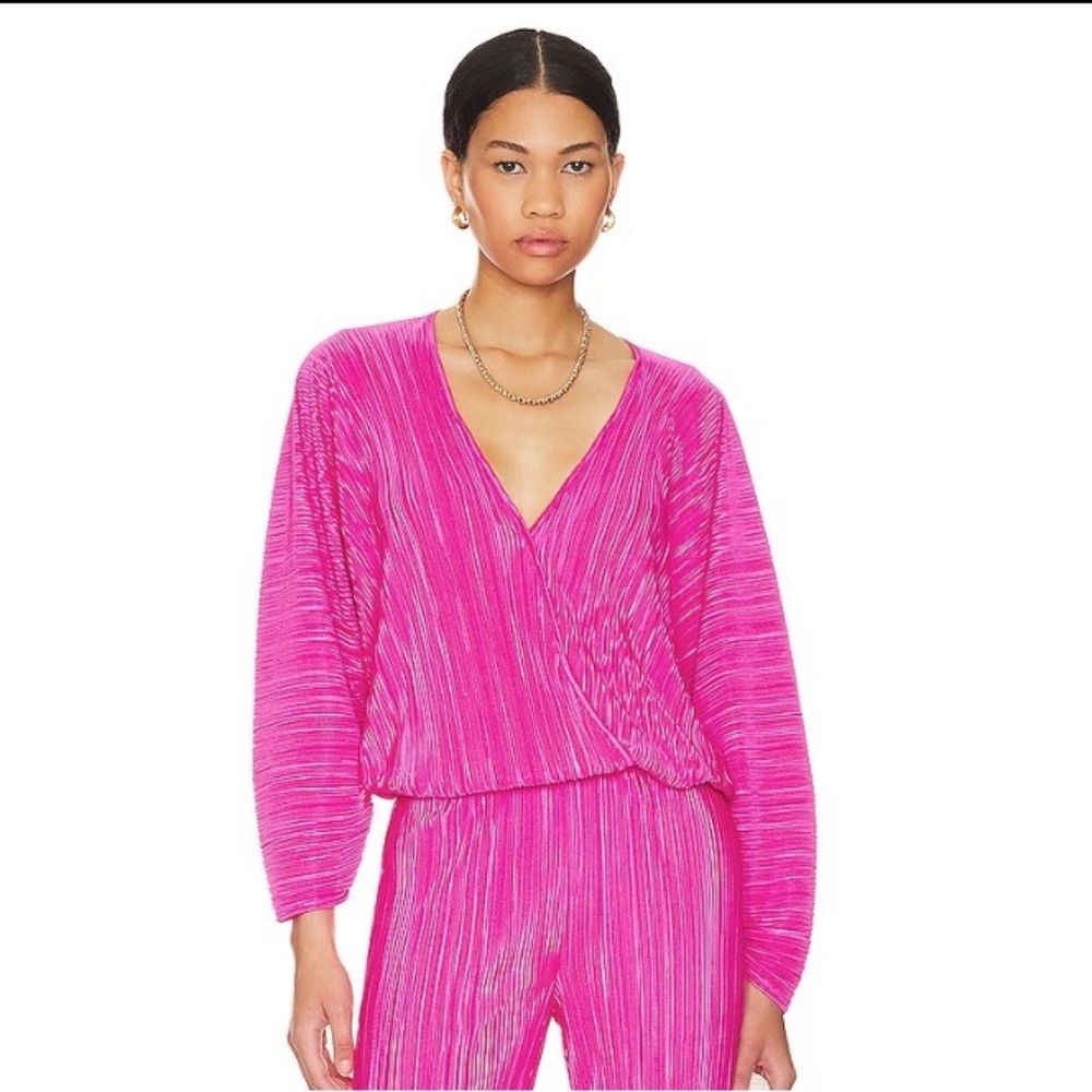 Good American Fushia  Always Fits Plissé Top. NWOT 💕